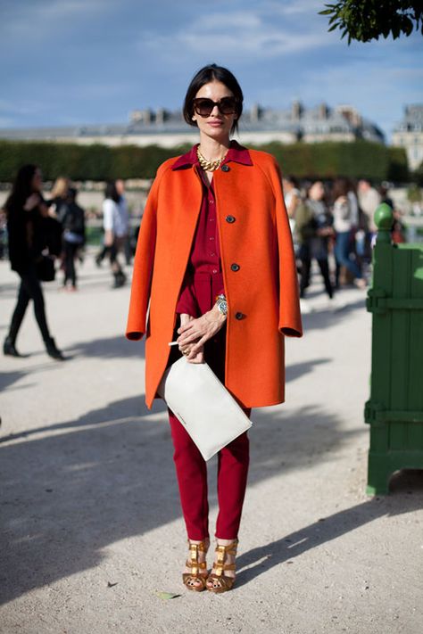 Street Style 2013 Paris Fashion Week Leila Yavari, Orange Coat, Orange Outfit, Older Women Fashion, Paris Fashion Week Street Style, Fashion Articles, Mode Chic, Red And Orange, Outfit Trends