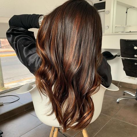 Fabian Martinez 🇦🇷 🇧🇷 🇵🇪 on Instagram: “Caramel 🧨🚀sunset @razzohaircare _ . . . . #razzohaircare #honeyhaircolor #argentinahair #balayage #hairmelt #hairmelting #hairdressermagic…” Hair Melt, Honey Hair Color, Balayage Hair, Balayage, Long Hair Styles, Hair Styles, Hair, Beauty, Instagram