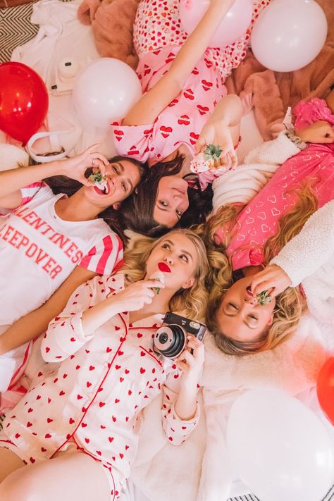 Valentine Photo Shoot, Party Decor Ideas, Valentine Picture, Pj Party, Galentines Party, Party Photoshoot, Valentines Day Photos, Friends Valentines, Valentine Photo