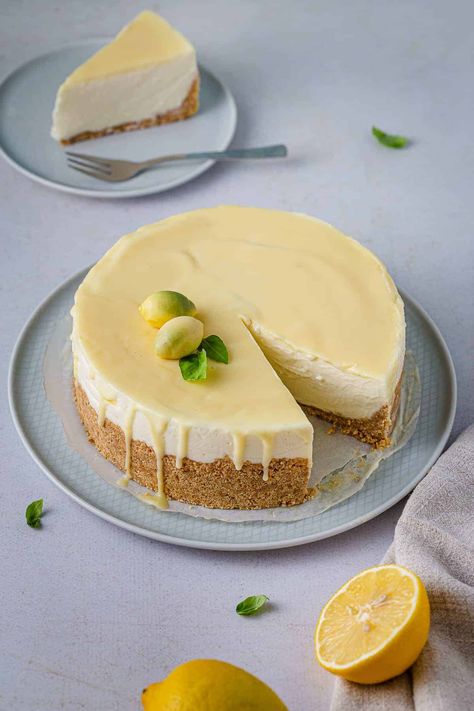 No-Bake Lemon Cheesecake No Bake Cheesecake Lemon, Lemon Oreo Cheesecake, Lemon Cheesecake No Bake, No Bake Lemon Cheesecake Recipes, Cheesecake Lemon, Cheesecake Aesthetic, Baked Cheesecake, Lemon Cake From Scratch, Italian Rum Cake