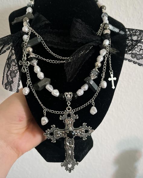 My New gothika "dead by night" necklace avalaible now on my Etsy Shop 🖤 ~45€ Night Necklace, Gothic Outfit, Halloween Accessories, Gothic Outfits, Pearl Necklace, Jewelry Making, Etsy Shop, Halloween, Outfit Inspo