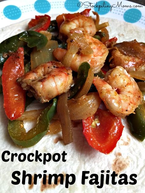 Crockpot Shrimp Fajitas recipe is delicious and you can make it all right in your slow cooker! Crockpot Fish Recipes, Shrimp Fajitas Recipe, Crockpot Fajitas, Mexikansk Mat, Fajitas Recipe, Shrimp Fajitas, Paleo Crockpot, Beef Bourguignon, Fajita Recipe