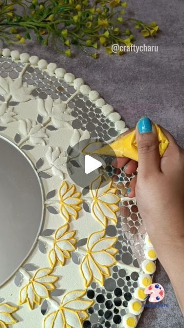 Mandala Art Using Mirror, Mould It Fevicryl Ideas, Wall Putty Art, Fevicryl Mouldit Ideas, Mouldit Art Ideas, Lippan Art Mirror, Diy Wall Mirror, Mouldit Clay, Mirrors Diy