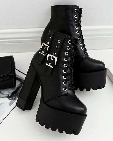 Goth Shoes, Goth Boots, Gothic Shoes, Fashion Shoes Heels, Cute Shoes Heels, Shoes Outfit Fashion, High Heels Shoes, Fancy Shoes, Girly Shoes