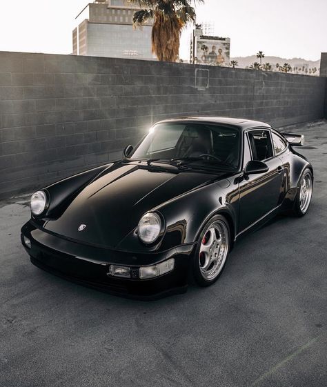 964 Turbo, Singer Vehicle Design, Porsche 964, Vintage Porsche, Cars And Coffee, Classy Cars, Classic Porsche, Porsche Cars, Us Cars