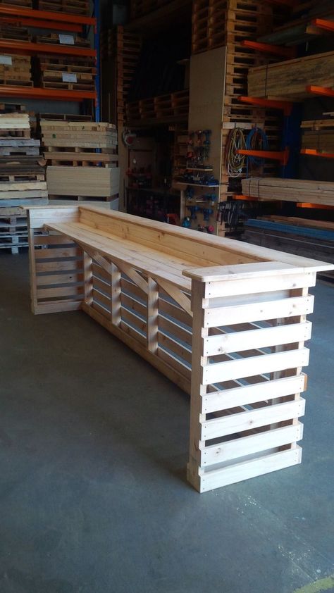 Basement Wedding, Palet Bar, Pallet Bar Diy, Outdoor Pallet, Diy Outdoor Bar, Furniture Bar, Bar Diy, Pallet Bar, Bar Basement