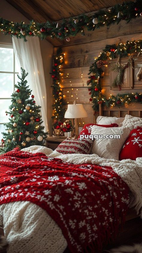 Christmas Room Aesthetic, Christmas Bedrooms Cozy, Creative Christmas Cookies, Christmas Cabin, Holiday Bedroom, Christmas Dreaming, Christmas Tree Decorating Themes, Cozy Christmas Decor, Dream Property