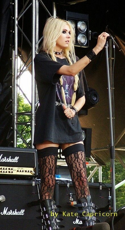 Taylor Momsen this is totally my style... Violet Clothes, Look Rock Chic, Bi Fashion, Taylor Momsen Style, Black Cupcake, Taylor Momson, Edgy Summer Outfits, Taylor Michel Momsen, Grunge Fashion Outfits