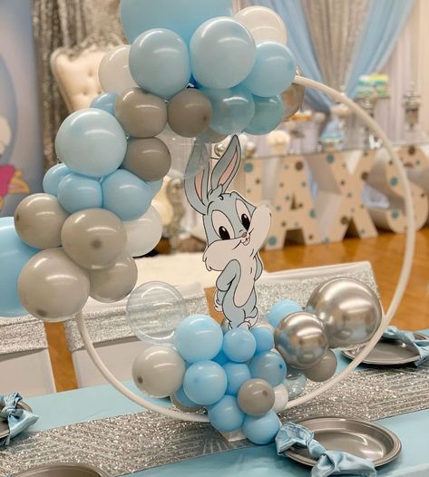 Looney Tunes Centerpieces, Baby Shower Ideas For Boys Themes Disney, Looney Tunes Gender Reveal, Baby Looney Tunes Baby Shower Theme, Looney Tunes Baby Shower Ideas, Baby Looney Tunes Birthday Party, Babyshowerparty Ideas, Looney Tunes Party, Gender Reveal Baby Shower Themes