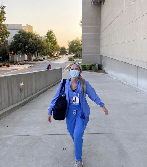 Nurse Outfit Scrubs Aesthetic, Healthcare Aesthetic Scrubs, Ceil Blue Scrubs Outfit, Nurse Girl Aesthetic, Woman Doctor Aesthetic, Nurse Ootd, Medical Scrubs Aesthetic, Cute Nursing Outfits Scrubs, Nurse Outfit Aesthetic