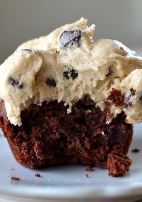 Brownie Cupcakes with Cookie Dough Frosting Brownie Cookie Dough Cupcakes, Cookie Brownie Cupcakes, Brownie Cookie Cupcakes, Brownie Cupcakes Recipes, Cookie Dough Icing, Cookie Dough Frosting, Brownie Cupcakes, Recipe Journal, Baking Recipe