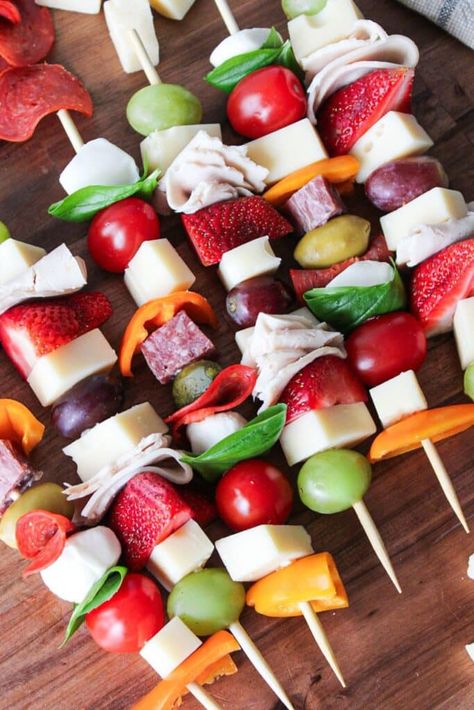 Easy Charcuterie Skewers (Two Ways!) Charcuterie Skewers, Easy Holiday Appetizers, Appetizer Skewers, Easy Charcuterie, Charcuterie Appetizers, Big Snacks, Skewer Appetizers, Holiday Appetizers Easy, Veggie Skewers