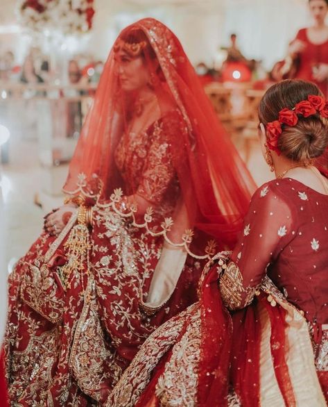 Red Bridal Lehenga Pakistani, Bridal Vibes, Lehenga Pakistani, Mehandi Henna, Asian Wedding Dress Pakistani, Red Bridal Dress, Mehendi Outfits, Desi Wedding Dresses, Asian Bridal Dresses