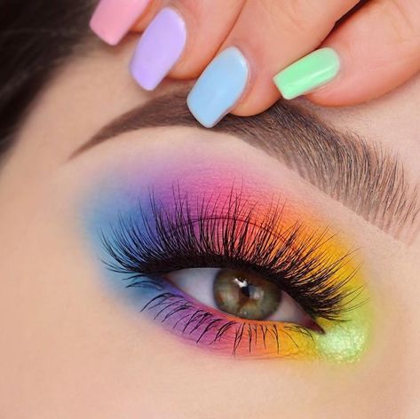 Makeup Looks Bright Colors, Bright Color Eyeshadow, Color Eyeshadow Looks, Edm Hair, Bright Eyeshadow Looks, Pastel Eyeshadow Looks, Bright Makeup Looks, Spongebob Makeup, Eye Makeup Cut Crease