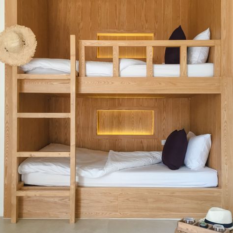 Double Deck Bed Space Saving, Double Deck Bed Ideas, Guest Room Organization, Double Deck Bed Design, Small Guest Room Ideas, Double Deck Bed, Small Guest Rooms, Small Guest Room, Modern Bunk Beds