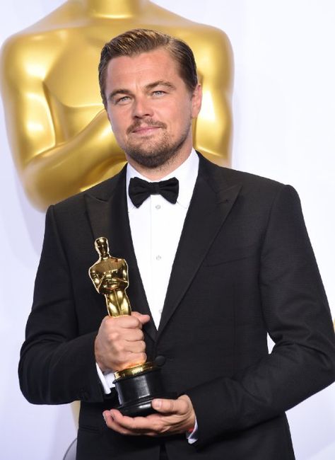 Leonardo Dicaprio Oscar, Medieval Wedding Dress, Best Actor Oscar, Medieval Wedding, Jonathan Scott, Leo Dicaprio, Round Face Haircuts, The Revenant, Oscar Winners