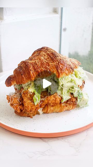 Croissant Chicken, Instagram Meals, Chicken Croissant, Chicken Caesar Sandwich, Eggs In Peppers, Healthy High Protein Meals, Chicken Caesar, Chicken Caesar Salad, Wine Vinegar