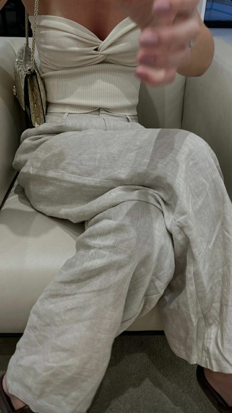 Beige Pants Outfits, Wide Leg Pants Business Casual, Pants Business Casual, Outfits Amazon, Emma Style, Feminine Casual, Looks Pinterest, Timeless Outfits, Beige Pants