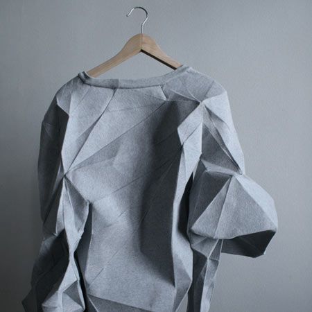 Berlin-based Mashallah Design & Linda Kostowski have created items of clothing by scanning human bodies and using the data to create sewing patterns. Mode Origami, Architectural Fashion, Origami Fashion, Sculptural Fashion, Mode Tips, Geometric Fashion, Textil Design, 3d Fashion, Futuristic Fashion