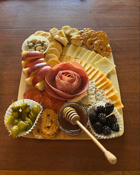 Charcuterie Board Inspo Small, Charcuterie Board For 1, Cute Easy Charcuterie Board, Charcuterie Board Mini Sandwiches, Individual Table Charcuterie Boards, Small Birthday Charcuterie Board, Small Chacuretie Board, Charcuterie Board Ideas Aesthetic, Diy Small Charcuterie Board