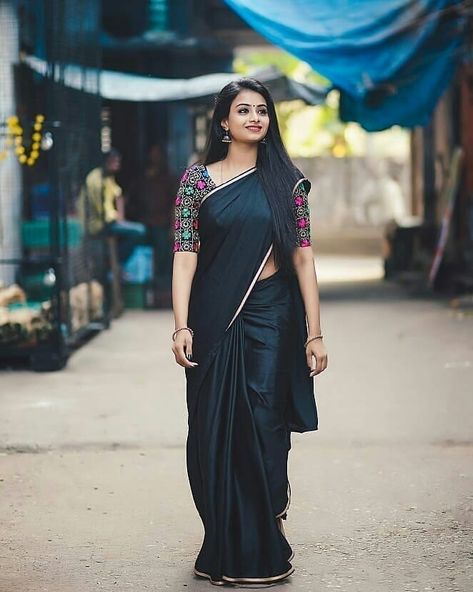 Image may contain: 1 person, standing Sarees With Contrast Blouse, Kerala Saree Blouse Designs, Sari Blouse Designs, Indian Saree Blouses Designs, Silk Saree Blouse Designs, Saree Blouse Patterns, Half Saree Designs, Indian Fashion Saree, Designer Saree Blouse Patterns