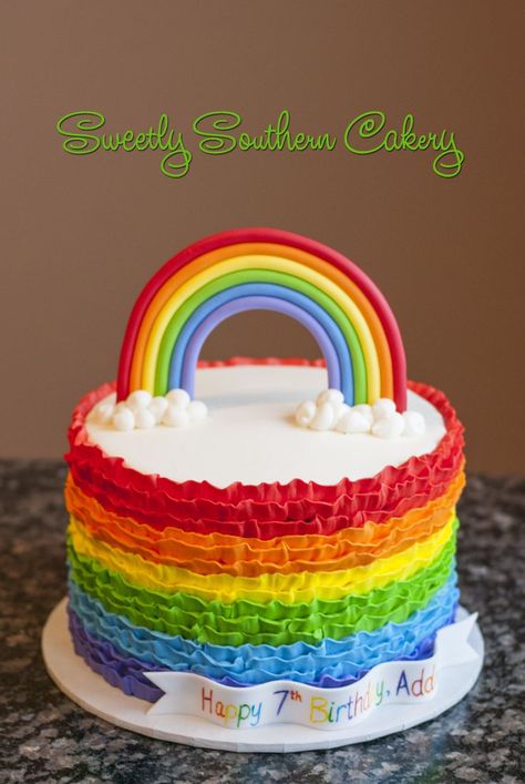 Small Rainbow Cake, Rainbow Cake Buttercream, Rainbow Cake Decorating Ideas, Rainbow Themed Cake, Rainbow Cake Birthday, Gökkuşaği Pasta, Rainbow Cake Decoration, Buttercream Ruffles, Trolls Cake