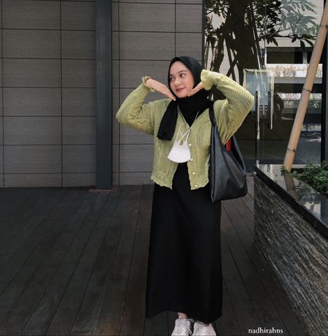 Hijab Outfit Big Size, Pastel Cardigan Outfit, Inner Dress Hijab, Plus Size Hijab Fashion, Hijab Plus Size, Cardigan Outfit Hijab, Cardigan Hijab, Korean Outfit Ideas, London Outfits