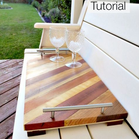 DIY Wood scrap serving tray Wood Project Ideas, Diy Serving Tray, Ideas To Sell, Dekor Diy, Scrap Wood Projects, Woodworking Projects That Sell, Wood Project, Serving Tray Wood, Wood Plans