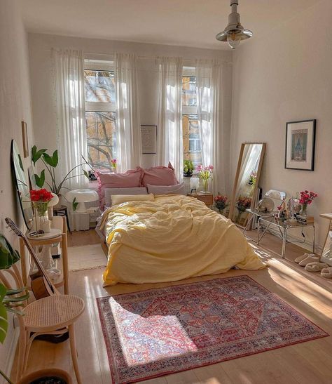 Closet Curtain Ideas Bedroom Boho, Cosy Maximalist Bedroom, Aesthetic Studio Apartment Ideas, Bedroom With Corner Windows, Cozy Colorful Apartment, Bedroom Aesthetic Apartment, Apartment Inspo Bedroom, Attic Apartment Ideas, Big Room Ideas Bedrooms