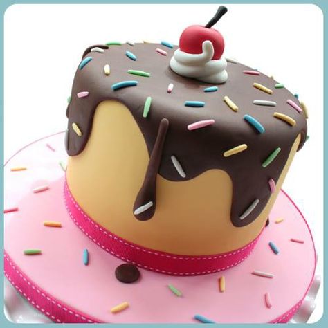 Fondant Cakes Birthday, Cake Decorating Courses, Fondant Cake Designs, School Cake, Ideas Videos, Cartoon Cake, Cake Decorating Ideas, Fake Cake, Novelty Cakes