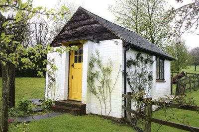 Roald Dahl's writing hut. Dahl said when he explained his writing process to Sturrock: “It’s really quite easy,” he would say. “I go down to my little hut, where it’s tight and dark and warm, and within minutes I can go back to being six or seven or eight again.” Magic Cottage, Roald Dahl Day, Great Missenden, Writing Studio, Build Your Own Shed, Yellow Door, Art Of Manliness, Yellow Doors, Backyard Shed