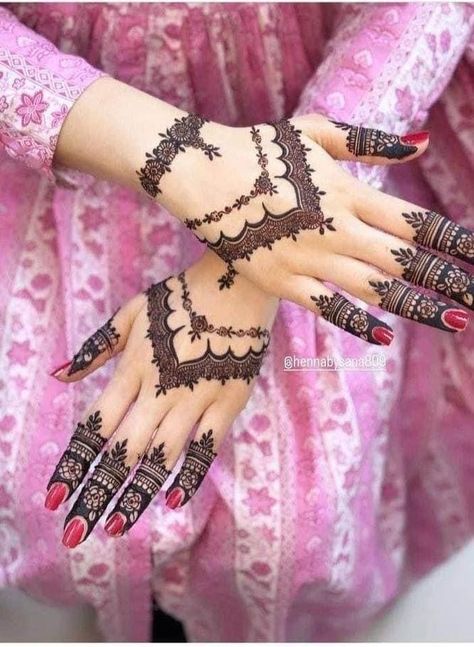 Taj Mehndi Design, Mehndi Designs Simple 2024, Bakra Eid Mehndi Design Aesthetic, Mahndi Pic Simple, Mahdi Design, Aesthetic Dps, Hena Designs, Short Mehndi Design, Eid Images