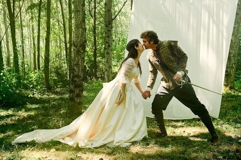 general medieval theme ideas Knight Wedding Theme, Mens Fantasy Wedding Attire, Wedding With Swords, Fantasy Decorations, Fairycore Wedding, Vamp Sabbath, Medieval Wedding Theme, Heritage Wedding, Medieval Theme