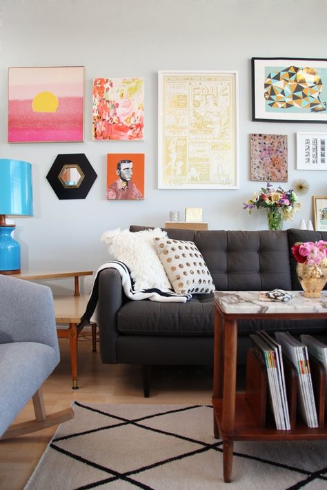 Style at Home with Amanda Dawbarn of 100 Layer Cake / Photographed by Jessie Webster Dark Gray Couch, Colorful Eclectic Living Room, Modern Eclectic Living Room, Eclectic Living Room Design, Comfort Sofa, Gray Couch, Art Eclectic, Living Room Black, Eclectic Living