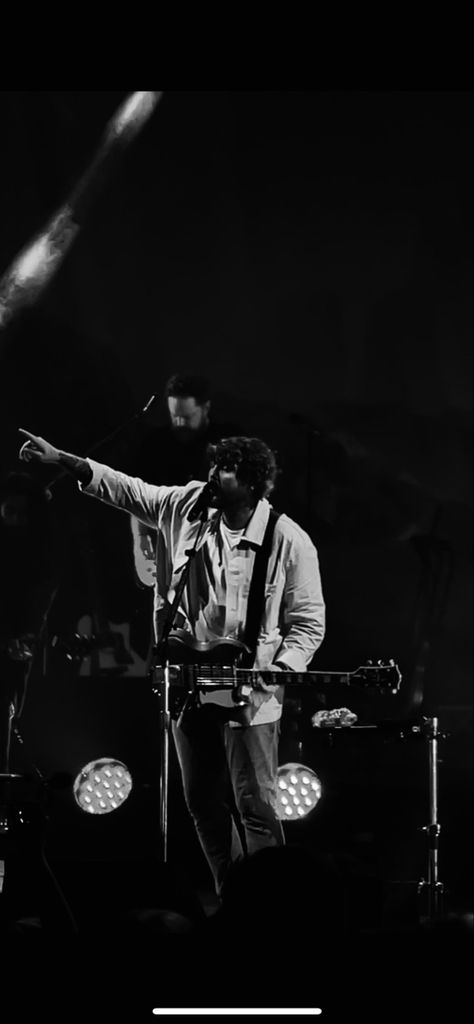 James Arthur concert plack and white it all makes sens in the end you imposible x factor naked James Arthur, James 3, Bedroom Pictures, Charli D Amelio, Warsaw, Bedroom Ideas, Hairstyles, Concert, Bedroom