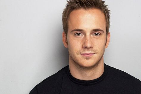 Robert Hoffman ~ it's the eyes... <3 Robert Hoffman, Desi Music, Godly Men, Armie Hammer, Dance Tips, Current News, Hollywood Actor, Cute Actors, Live News