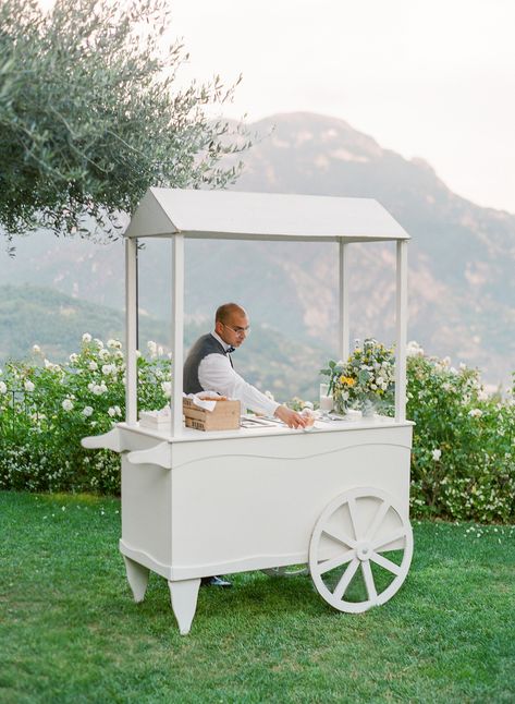 A really cute gelato cart! Wedding Gelato Bar, Gelato Cart Wedding, White Cart, Wedding Cart, Italy Engagement, Gelato Cart, Aaliyah Birthday, Sweet Cart, Prosecco Bar