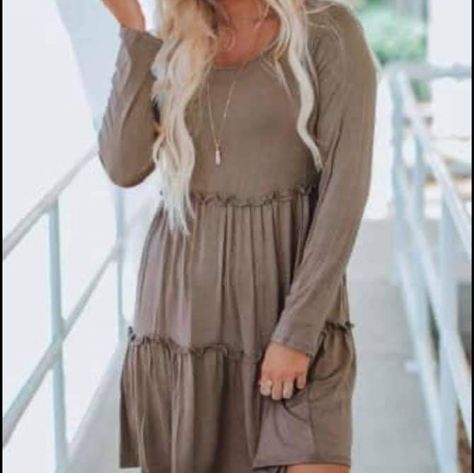 Super Cute And Comfy Mocha Colored Dress. Features A Ruffle Detail At The Waist And At The Hips. Only Available In Size Large. Pairs Great With Cardigans, Fedoras, Boots, Etc! A Perfect Dress For Fall. Full Sleeves Dress, Dress Decoration, Autumn Sleeve, Tiered Ruffle Dress, Vacation Vibes, Mini Dresses Online, Loose Fitting Dresses, Ruffle Mini Dress, Autumn Style