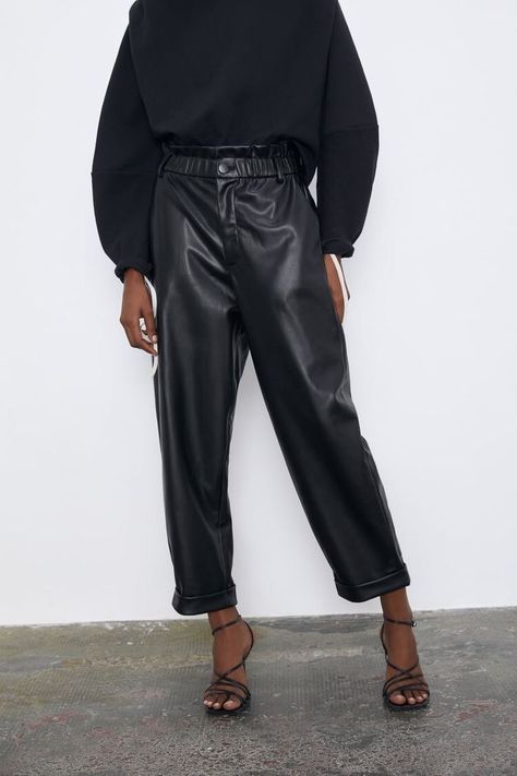 Gothic Mode, Slouchy Pants, Leather Pants Outfit, Pants Woman, Oufits Casual, Leather Pants Women, Kelly Brook, Black Outfits, Citizens Of Humanity Jeans