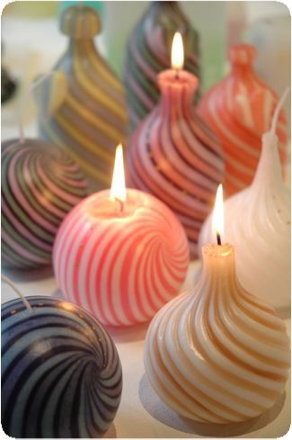 Candles  ᘡℓvᘠ❉ღϠ₡ღ✻↞❁✦彡●⊱❊⊰✦❁ ڿڰۣ❁ ℓα-ℓα-ℓα вσηηє νιє ♡༺✿༻♡·✳︎· ❀‿ ❀ ·✳︎· WED OCT 19, 2016 ✨ gυяυ ✤ॐ ✧⚜✧ ❦♥⭐♢∘❃♦♡❊ нανє α ηι¢є ∂αу ❊ღ༺✿༻✨♥♫ ~*~ ♪ ♥✫❁✦⊱❊⊰●彡✦❁↠ ஜℓvஜ Colored Candles, Candles Ideas, Velas Candles, Pretty Candle, Creative Candles, Candle Carving, Cute Candles, Candle Aesthetic, Candle Craft