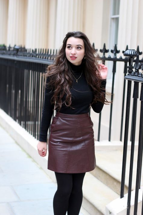 Leather Skirt With Tights, Burgundy Leather Skirt Outfit, Skirt And Stockings Outfit, Burgundy Leather Skirt, Outfit With Jordans, Leather Mini Skirt Outfit, People In The Street, Leather Skirt Outfit, Stockings Outfit