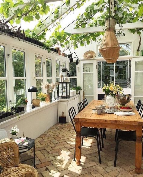 Sunroom Designs, Outdoor Dining Area, Style At Home, Dream House Decor, Outdoor Rooms, House Inspo, Dream Home Design, Home Fashion, House Inspiration