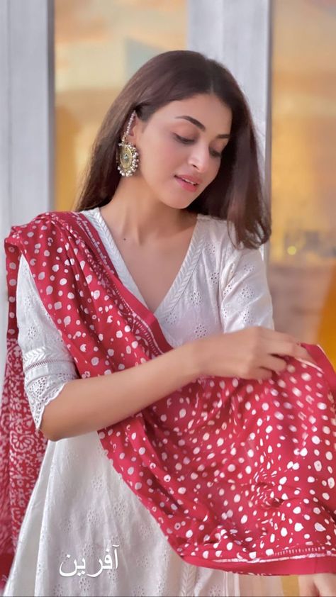 Anmol Baloch Dresses, Anmol Baloch Pics, Anmol Baloch, Makup Looks, Pakistan Dress, Anarkali Dress Pattern, Fancy Sarees Party Wear, Pakistani Wedding Outfits, Girls Dp Stylish