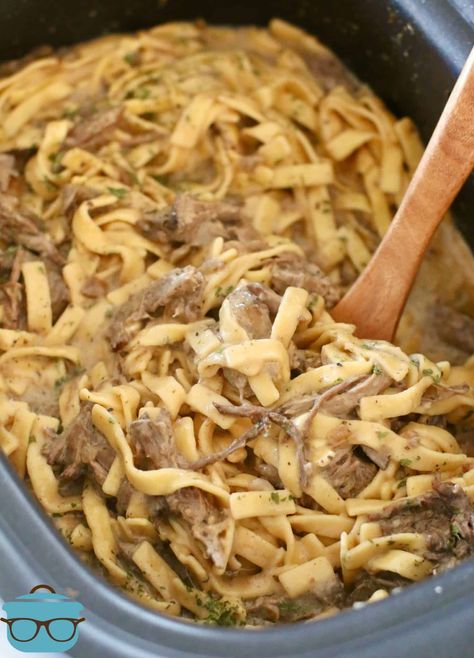 Crock Pot Beef and Noodles - The Country Cook Reams Noodles Recipes, Mississippi Beef And Noodles, Homemade Beef And Noodles, Mississippi Beef, Noodles Crockpot, Beef And Noodles Crockpot, Crock Pot Beef, Crock Pot Recipe, Dinner Rotation