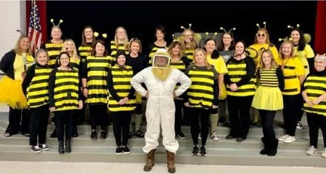 Bee Keeper, Group Costumes, Trunk Or Treat, Queen Bee, Queen Bees, Costume Ideas, Fancy Dress, Halloween Costume, Trunk