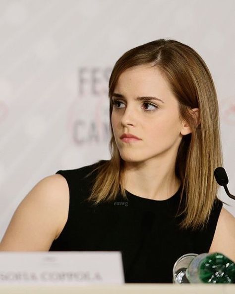 it's just a sweet softie looking angelic beautiful and making the whole world smile without even trying 💓💓 honestly my love for her is so… Emma Watson Meme, My Love For Her, Aimee Garcia, Emma Watson Style, Bad Haircut, Love For Her, Emma Roberts, Divergent, Emma Stone