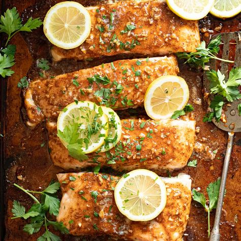 Easy Honey Butter Old Bay Salmon Recipe (One Pan!) Honey Butter Old Bay Salmon, Old Bay Salmon, Simple Salmon Recipe, Easy Honey Butter, Recipe With Garlic, Oven Roasted Salmon, Leftover Salmon, Honey Salmon, Steamed Green Beans