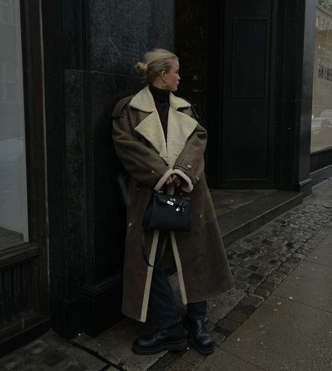 Autumn Lookbook, Josefine H J, Jordan Jackets, Sheepskin Coat, Irina Shayk, Winter Fits, Coat Outfits, Shearling Jacket, Photo Instagram