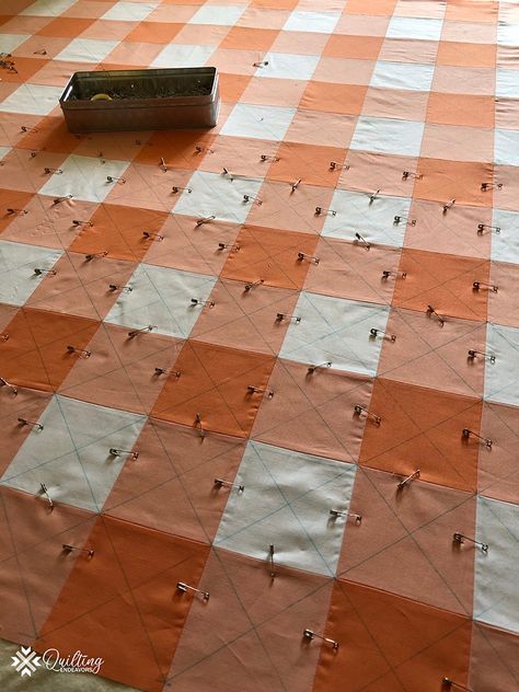 Fall Gingham Quilt - Quilting Endeavors Gingham Quilt Pattern Free, Checkered Quilt, Gingham Quilt, Vintage Quilts Patterns, Plaid Quilt, Quilting Thread, Cute Quilts, Fall Quilts, Vintage Quilts