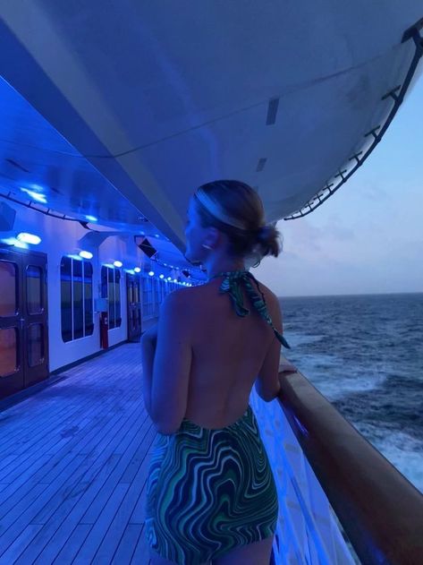 Norwegian Cruise Aesthetic, Pics On Cruise, Insta Photo Ideas Cruise, Cruise Aesthetic Pics Couple, Cruise Selfie Ideas, Cruise Pic Ideas, Cruise Insta Pics, Cruise Trip Aesthetic, Cruise Ship Photo Ideas